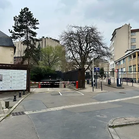 Rousseau Central, Climatise, Entierement Renove *