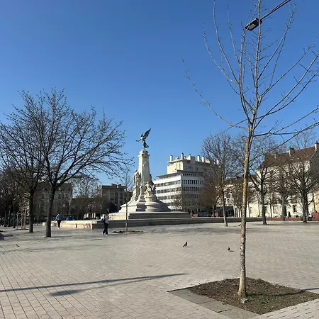 Rousseau Central, Climatise, Entierement Renove Dijon