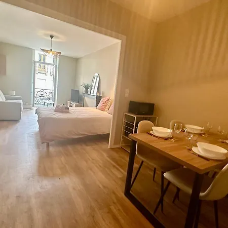 Rousseau Central, Climatise, Entierement Renove Apartmán